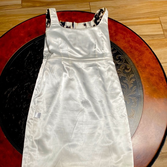 COPY - T Tahari Women’s Black Tan White Watercolor Animal Print Dress Belted St… - Picture 6 of 7